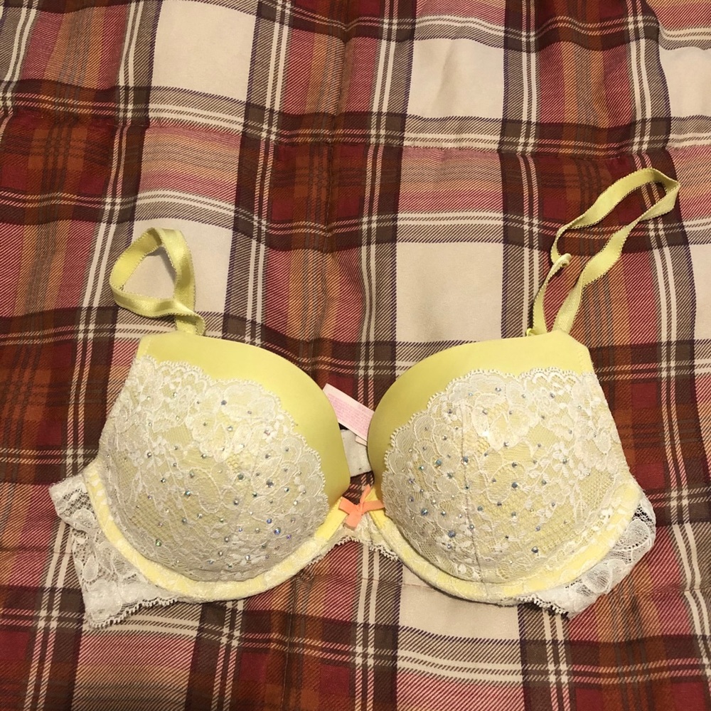 Victoria’s Secret bra 34c